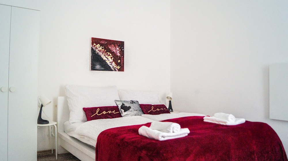 MODERN APARTMENT WIENER STADTHALLE (2)