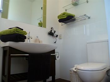 4 ROYSTON BED AND BREAKFAST
