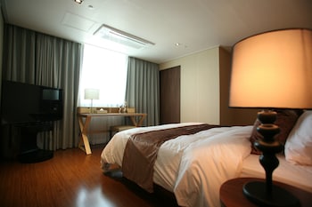 HYUNJIN TOURIST HOTEL