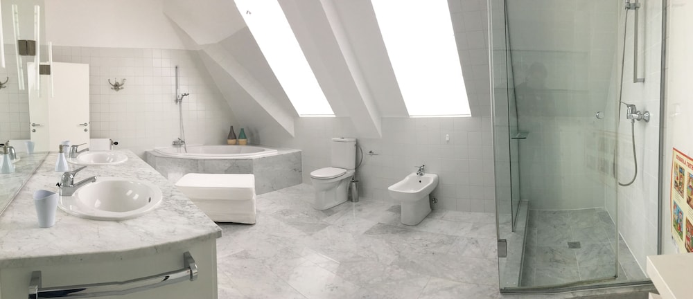 EXTRAORDINARY RESIDENCE AT STEPHANSPLATZ