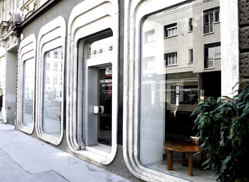 OPERASTREET.COM APARTMENTS