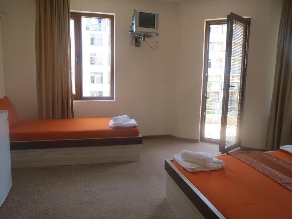 HOTEL GOLDEN LION