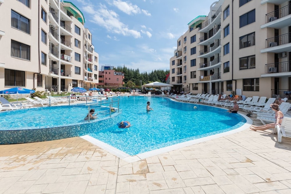 FAMILY APARTMENT IN AVALON COMPLEX