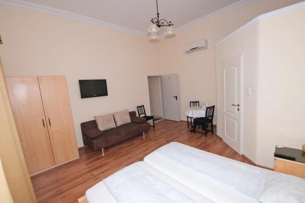 K&T BOARDINGHOUSE