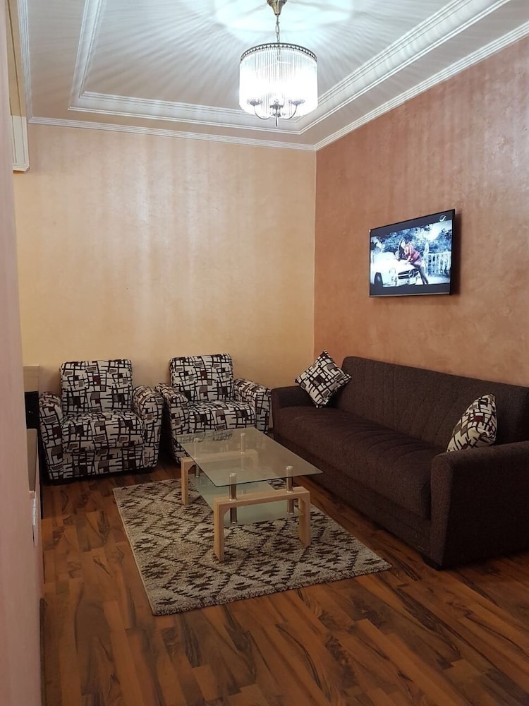 APARTMENT 3 ROOMS CITY CENTER FES FAR