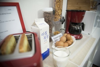 JEONG HOUSE