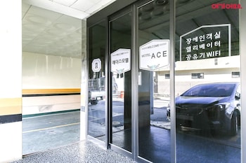 ACE MOTEL