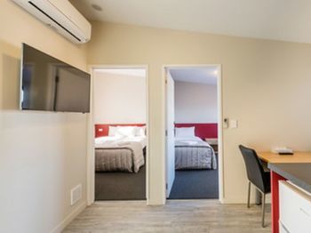 C MOTEL