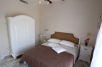 AMBROSIO RELAIS