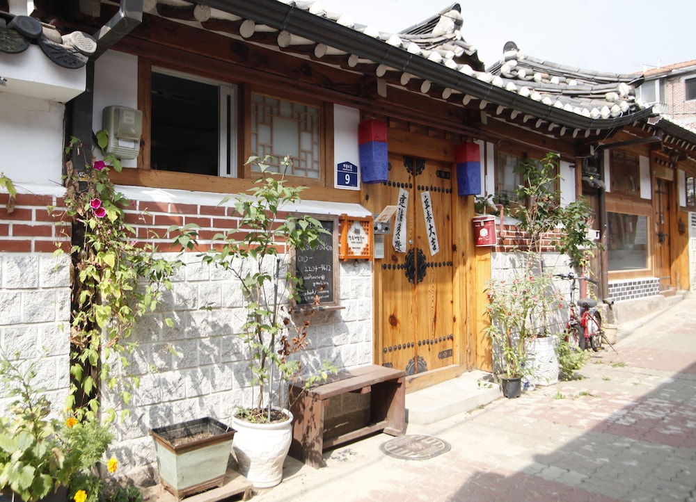 INWOO HOUSE