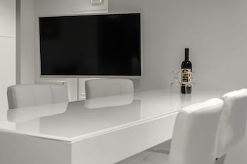 TALOS LUXURY SUITES