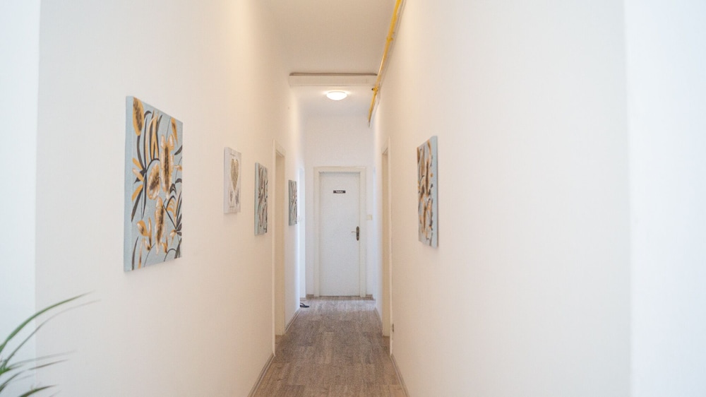 SHARED MODERN APARTMENT SCHÖNBRUNN - BUDGET CHIC ROOM
