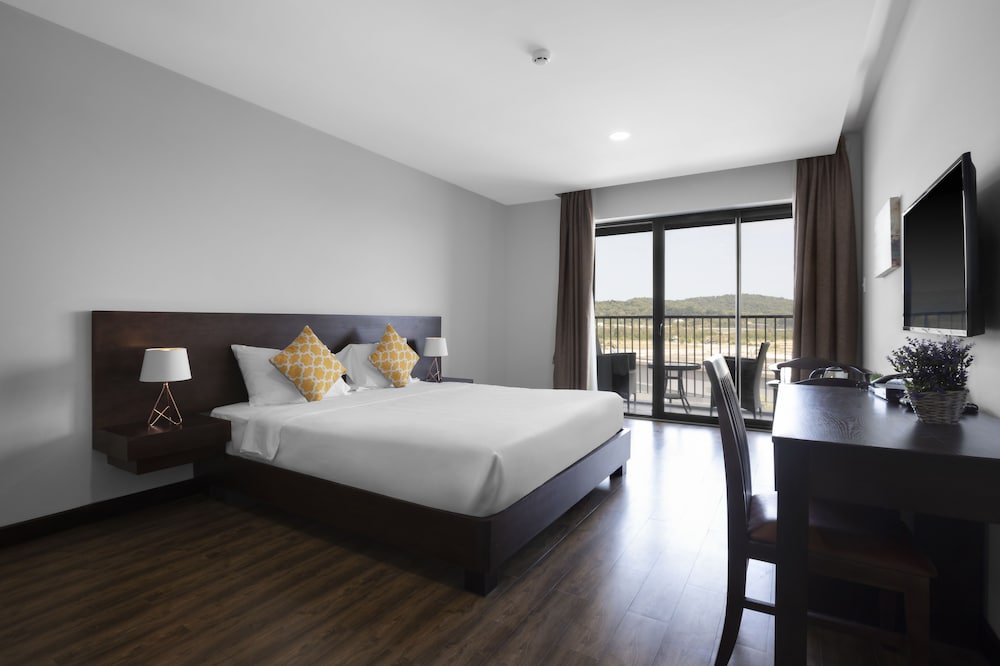WEST PHU QUOC HOTEL