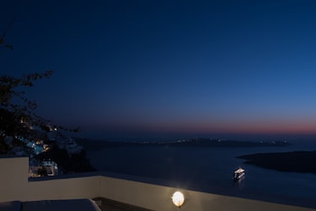 DIMITRIOS CAVE HOUSE