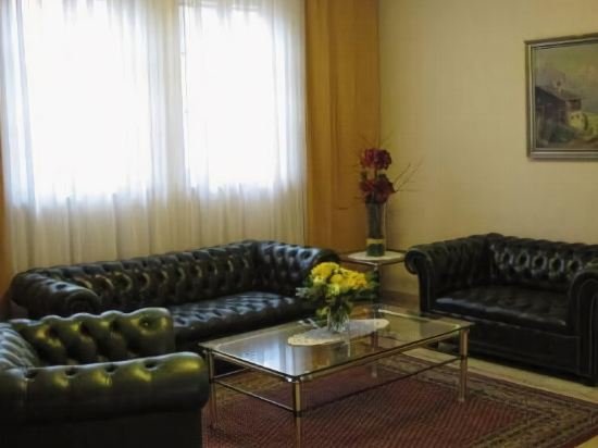 PENSION SPRINZL (13 KM FROM VIENNA)