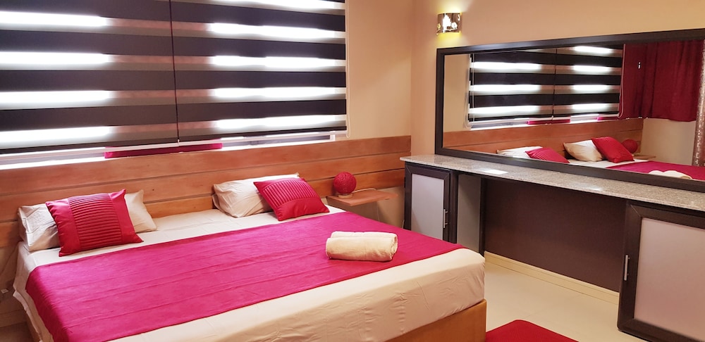 FLIC EN FLAC MODERN SEA VIEW 3 BEDROOMS BIG SWIMMING POOL WIFI