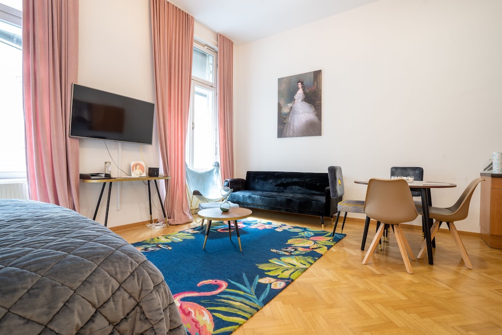 HIGH STREET SUITES