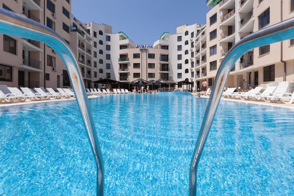 LOVELY STUDIO WITH KITCHENETTE & BALCONY IN AVALON COMPLEX