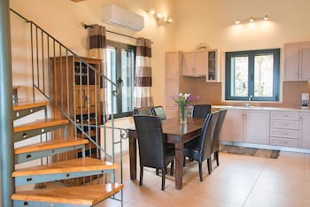 CRETAN VIEW VILLA WITH HEATED SWIMMING POOL