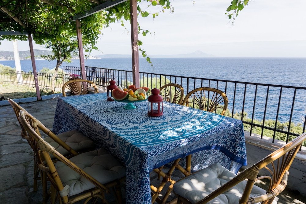 ZENNOVA #1 MOUNT ATHOS & SEA VIEW GUEST HOUSE