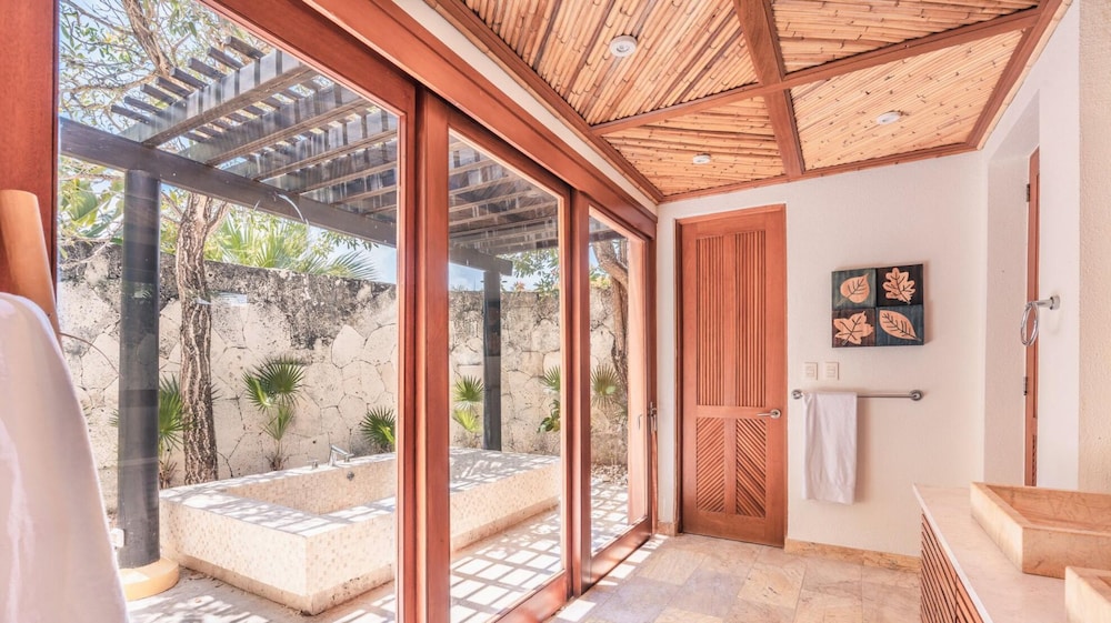 TROPICAL BUNGALOW AT GREEN VILLAGE 2ECC