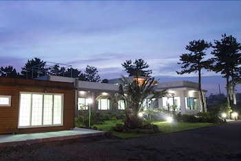 SEOGWIPO O CLOCK PENSION