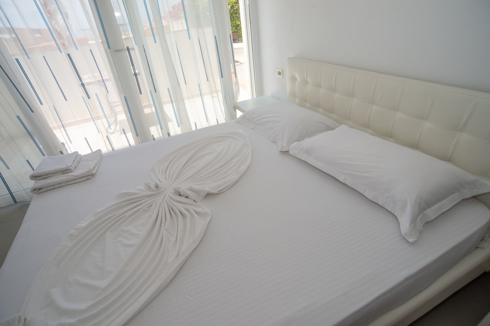 THE OLIVES TERRACE APARTMENTS
