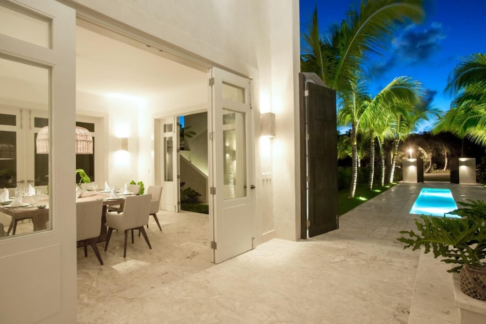 AMAZING GOLF VILLA AT LUXURY RESORT IN PUNTA CANA INCLUDES STAFF GOLF CARTS AND BIKES