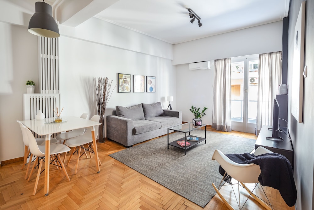 Modern Downtown Flat Near The Acropolis by Upstreet