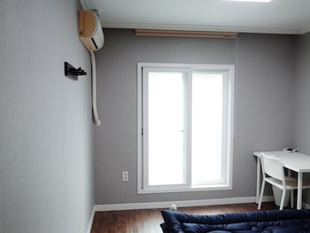 MUJU IN GUESTHOUSE - HOSTEL