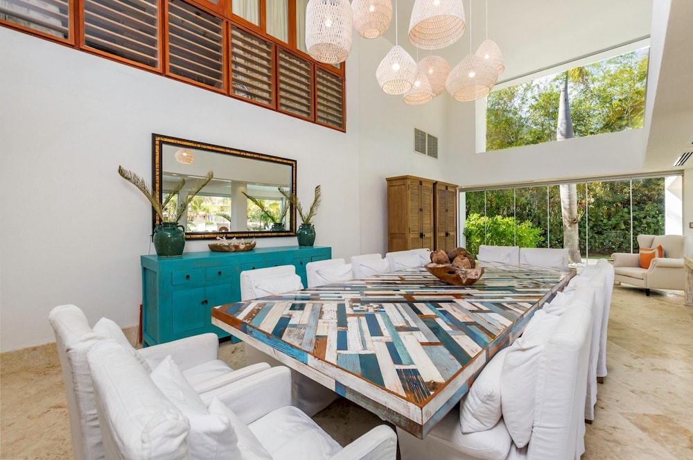 LUXURY VILLA AT CAP CANA RESORT - CHEF MAID BUTLER AND GOLF CART ARE INCLUDED