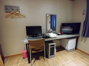 RICH MOTEL