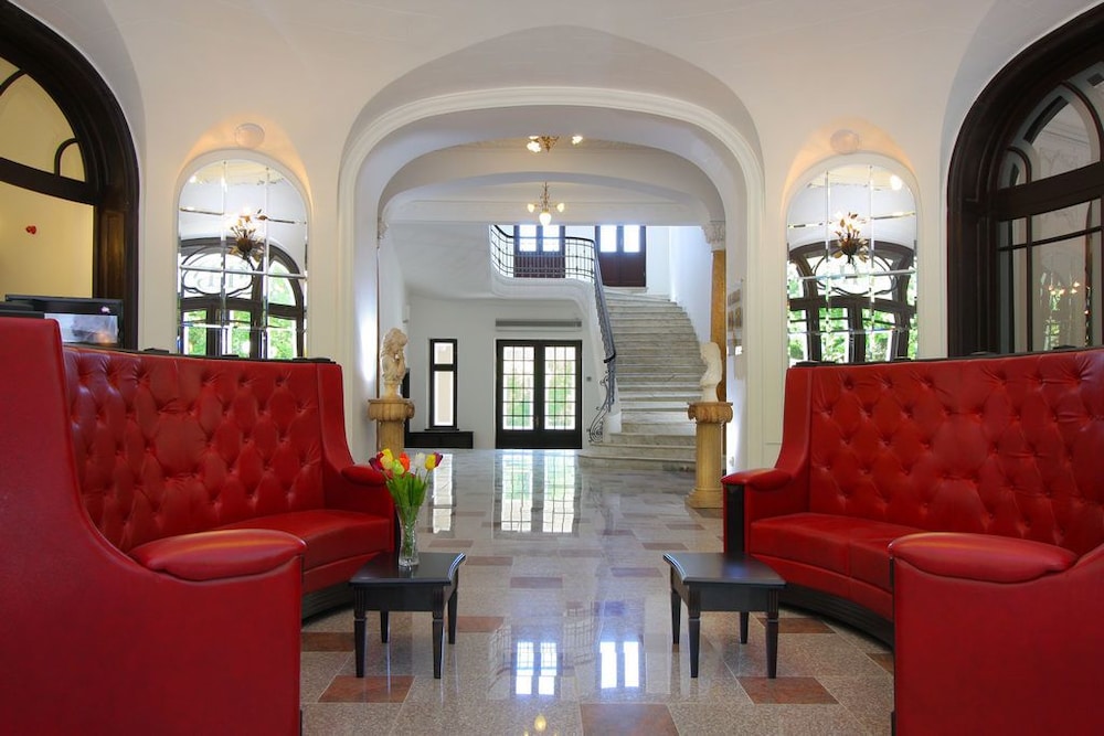 HOTEL PALACE