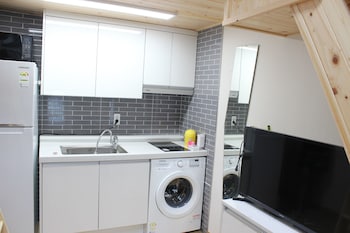 DOOMCHIT GUEST HOUSE HOSTEL