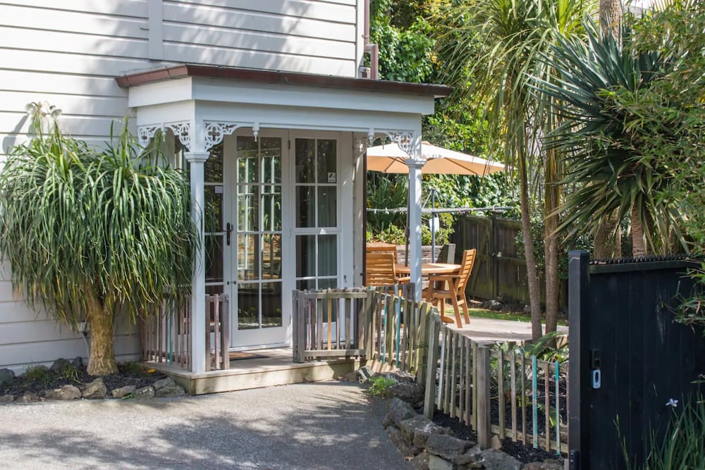COSY 3 BEDROOM VILLA IN FREEMANS BAY