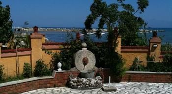 MAKRIS APARTMENTS