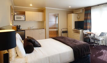 CORNWALL PARK MOTOR INN