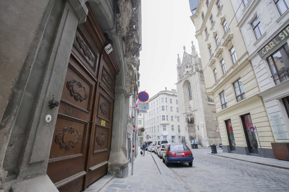 HEART OF VIENNA APARTMENTS