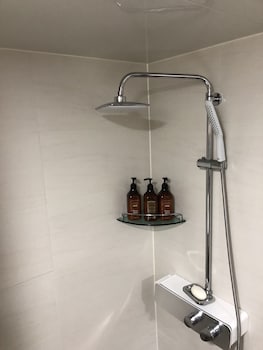 PRINCE HOTEL