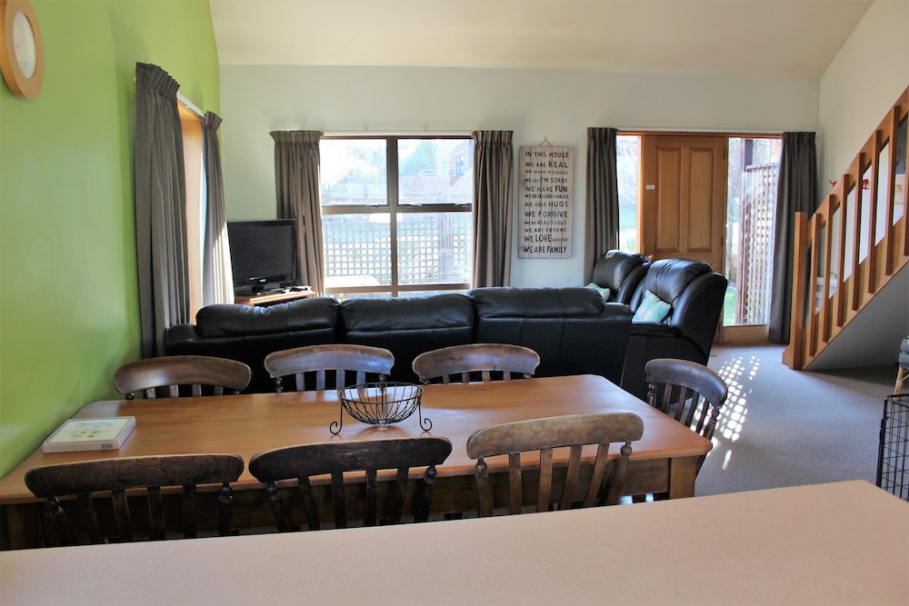1 ST JAMES AVE - FAMILY GETAWAY