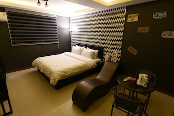 Q MOTEL