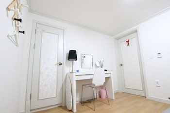 HOUSE IN HONGDAE 3