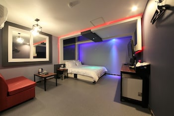 V HOTEL