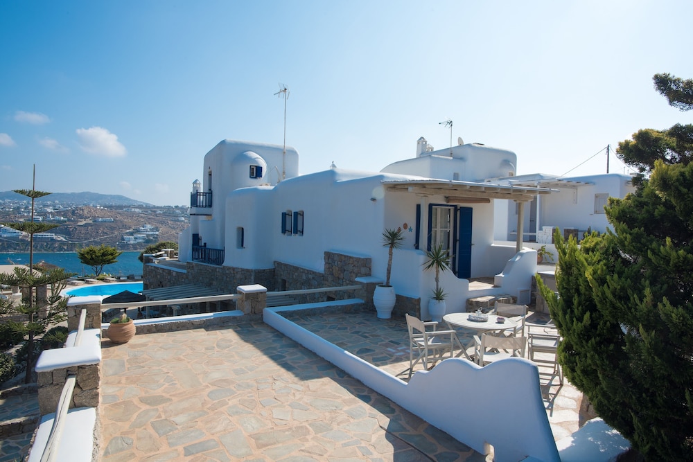 VILLA ANEMOESSA OLIVE GREEN WITH POOL