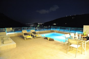 PALAIOKASTRO VILLAS