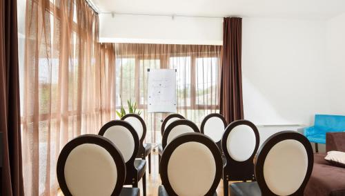 LIVING IN APARTHOTEL