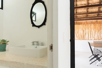 SAASIL PENTHOUSE W/ 180 DEGREE JUNGLE PANORAMIC VIEW