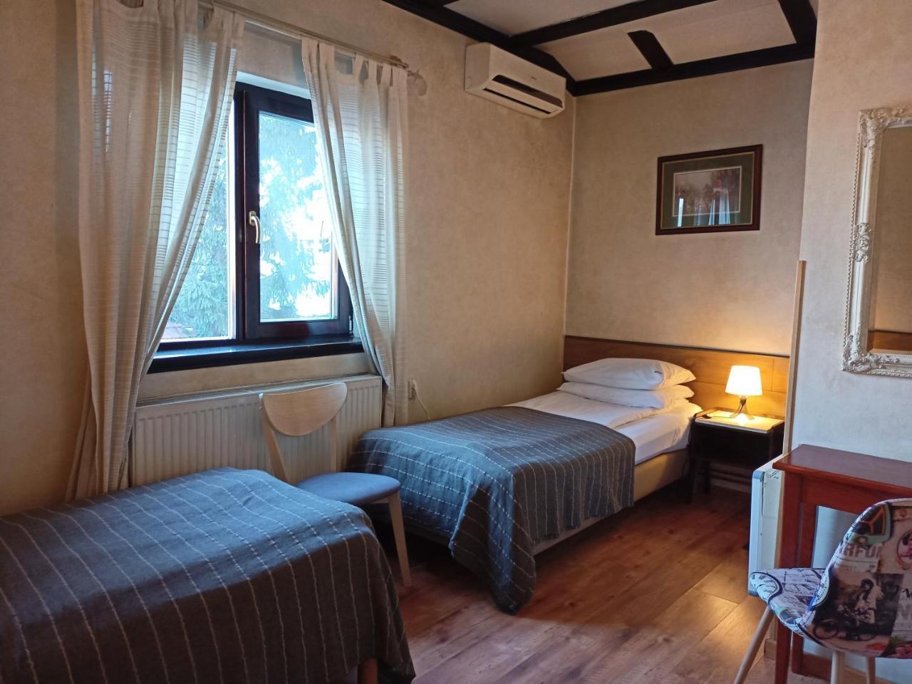 AVALON ROOMS