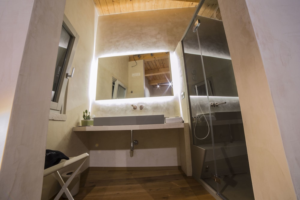 EDWARD ROOMS & WELLNESS