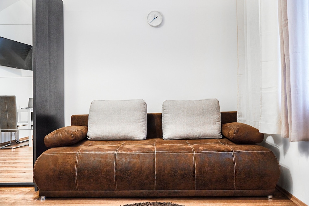 MODERN APARTMENT IN THE HEART OF VIENNA (2)